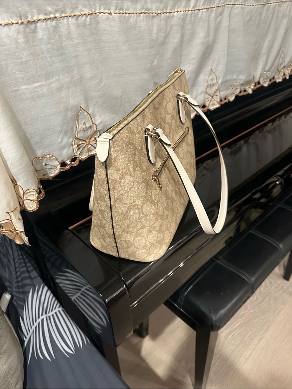 Coach Gallery Tote Signature Canvas Light Khaki Chalk Ivory Zip Tote - Picture 2 of 9